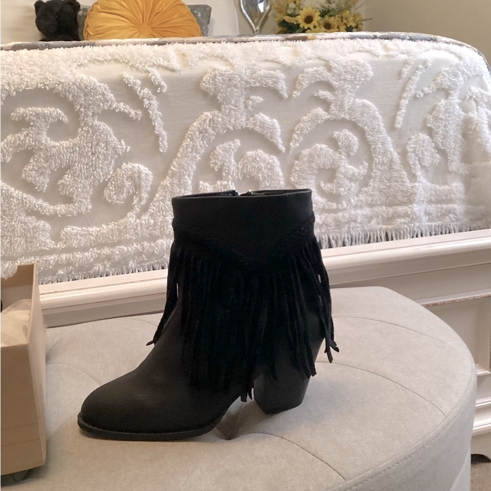 SO brand fringe boots.New.